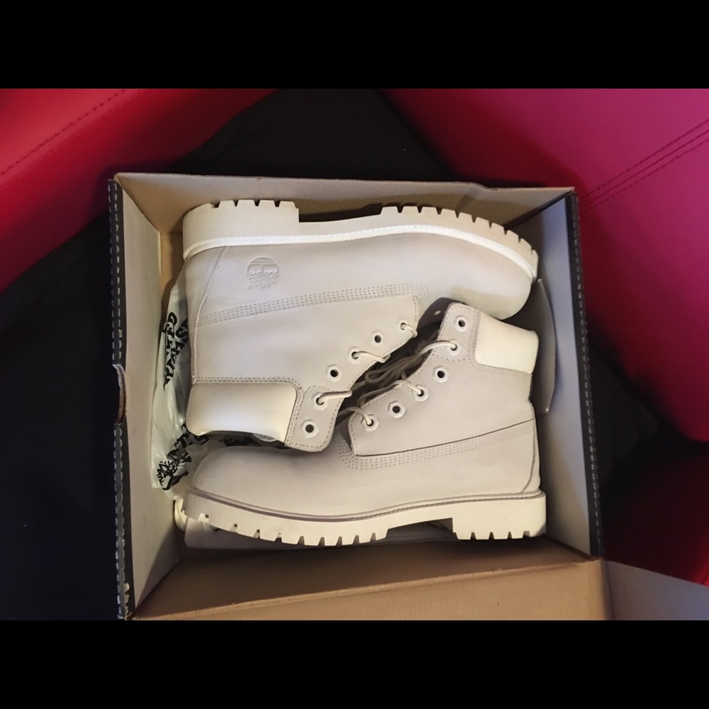 Limited edition frost white timberland boots🌟